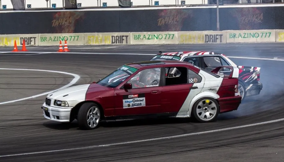 Drift League tandem battle